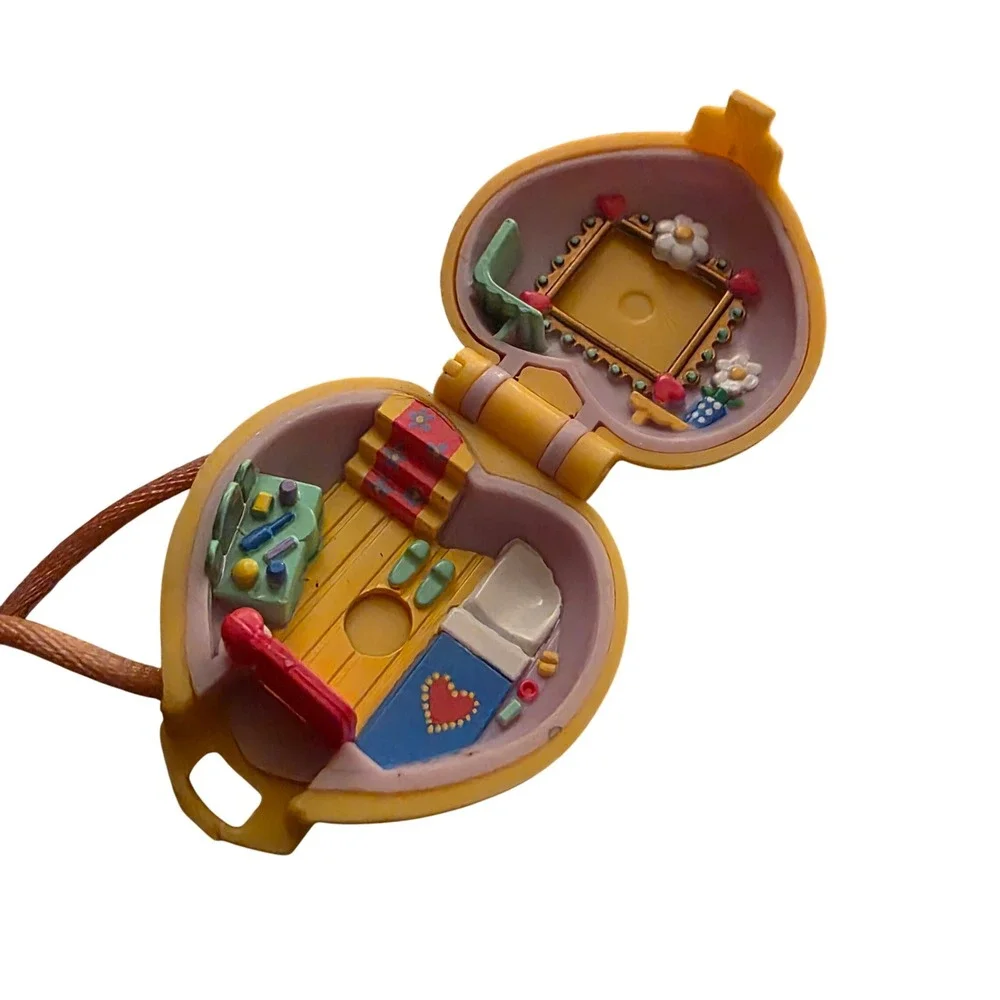 Vintage 1991 Bluebird Polly Pocket Locket Bedroom Heart Necklace Yellow Compact